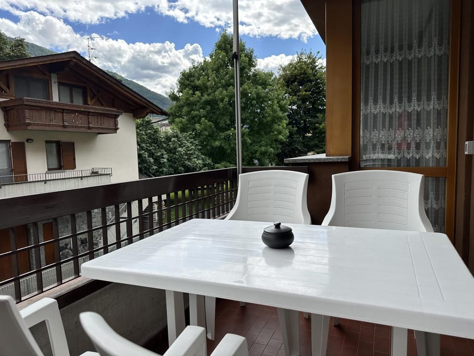 Balcony/Terrace, Mountain view, heating, microwave, oven, stove, toaster, kitchen