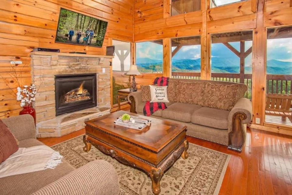 For Your Eyes Only House in Pigeon Forge