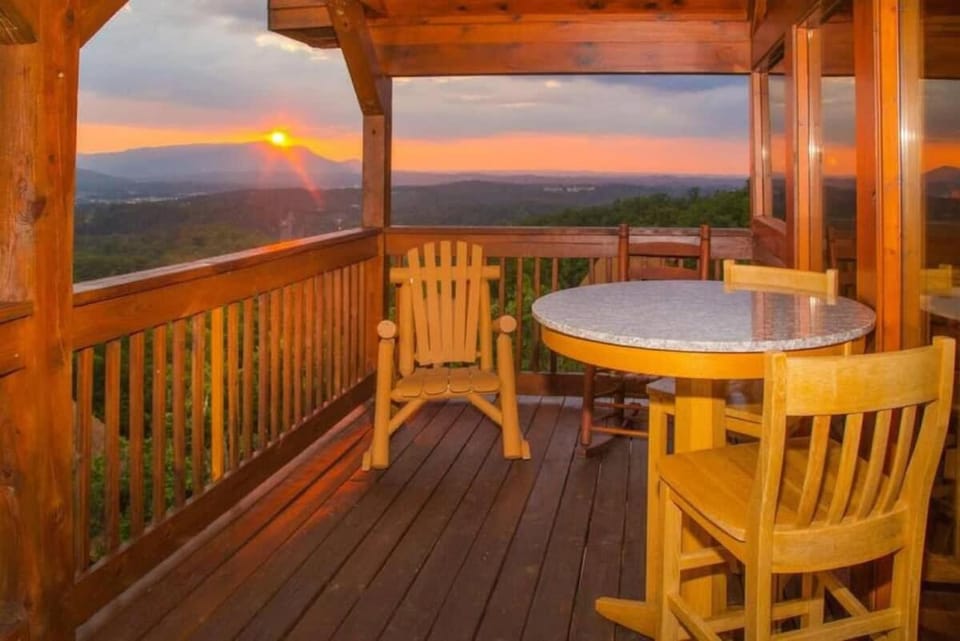 For Your Eyes Only House in Pigeon Forge