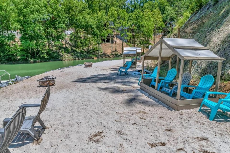 Canoe Cove by American Patriot Getaways House in Douglas Lake