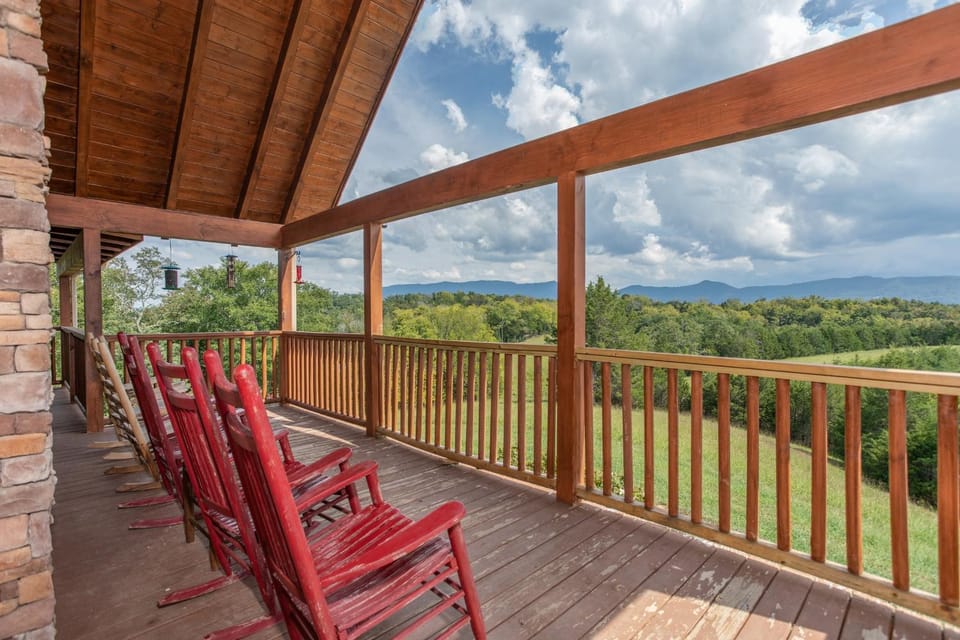 Cedar Creeks by American Patriot Getaways House in Douglas Lake