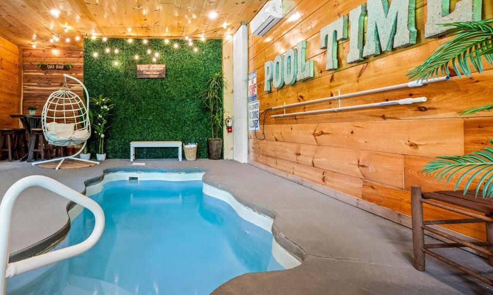 Lounge or bar, Photo of the whole room, Seating area, Swimming pool