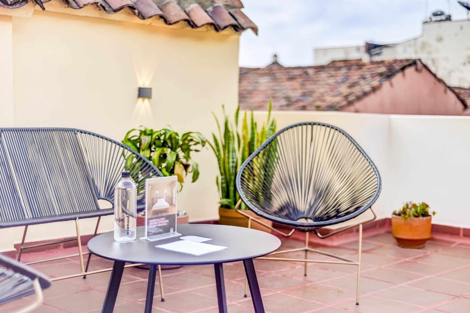 Chic 4BR Getaway in Vibrant La Candelaria House in Bogota