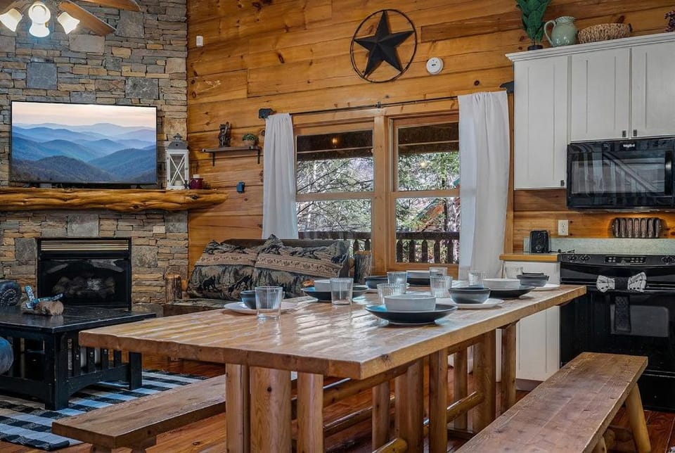 TV and multimedia, Balcony/Terrace, Kitchen or kitchenette, Living room, Dining area, fireplace