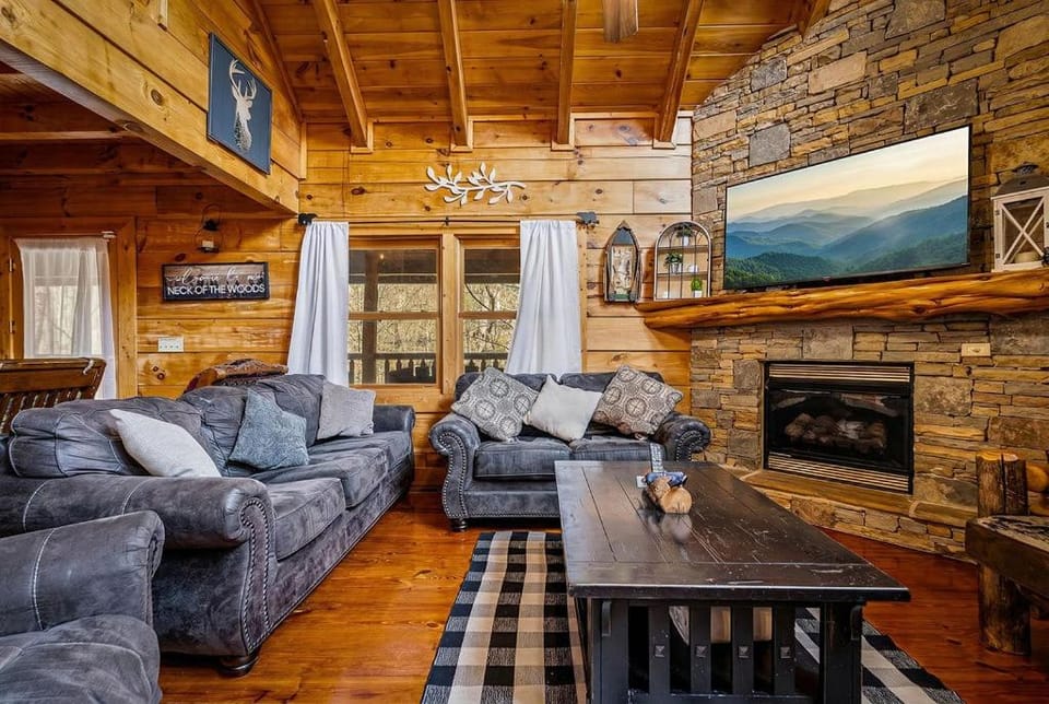 TV and multimedia, Living room, Seating area, fireplace