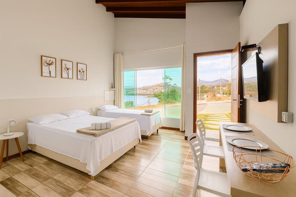 View (from property/room), Photo of the whole room, Dining area, Bedroom, Lake view