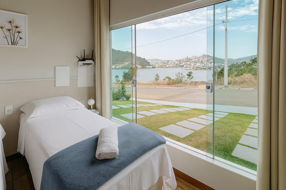 View (from property/room), Photo of the whole room, Bedroom, Lake view