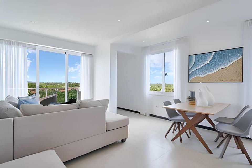 Living room, Dining area, City view, Sea view, Street view