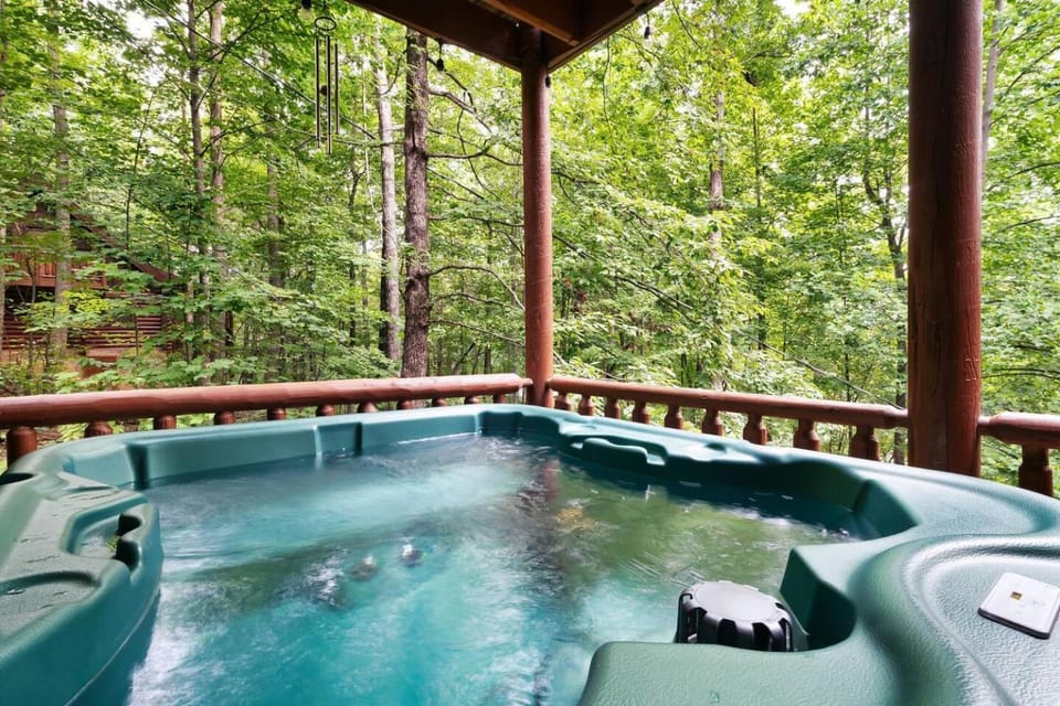 Gatlinburg, Game Room, Theater, Fire Pit, Hot Tub House in Gatlinburg
