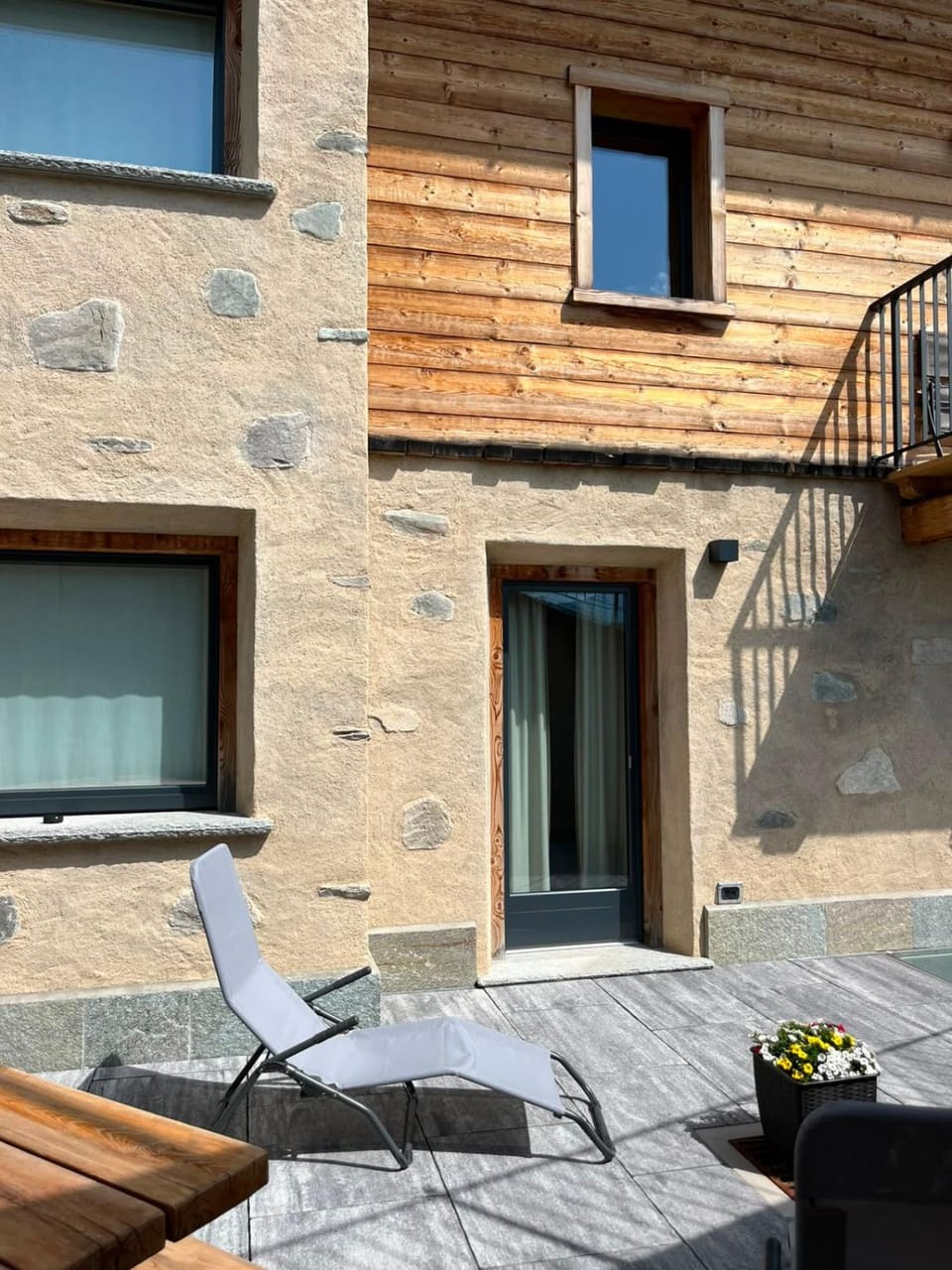 Property building, Patio, Balcony/Terrace