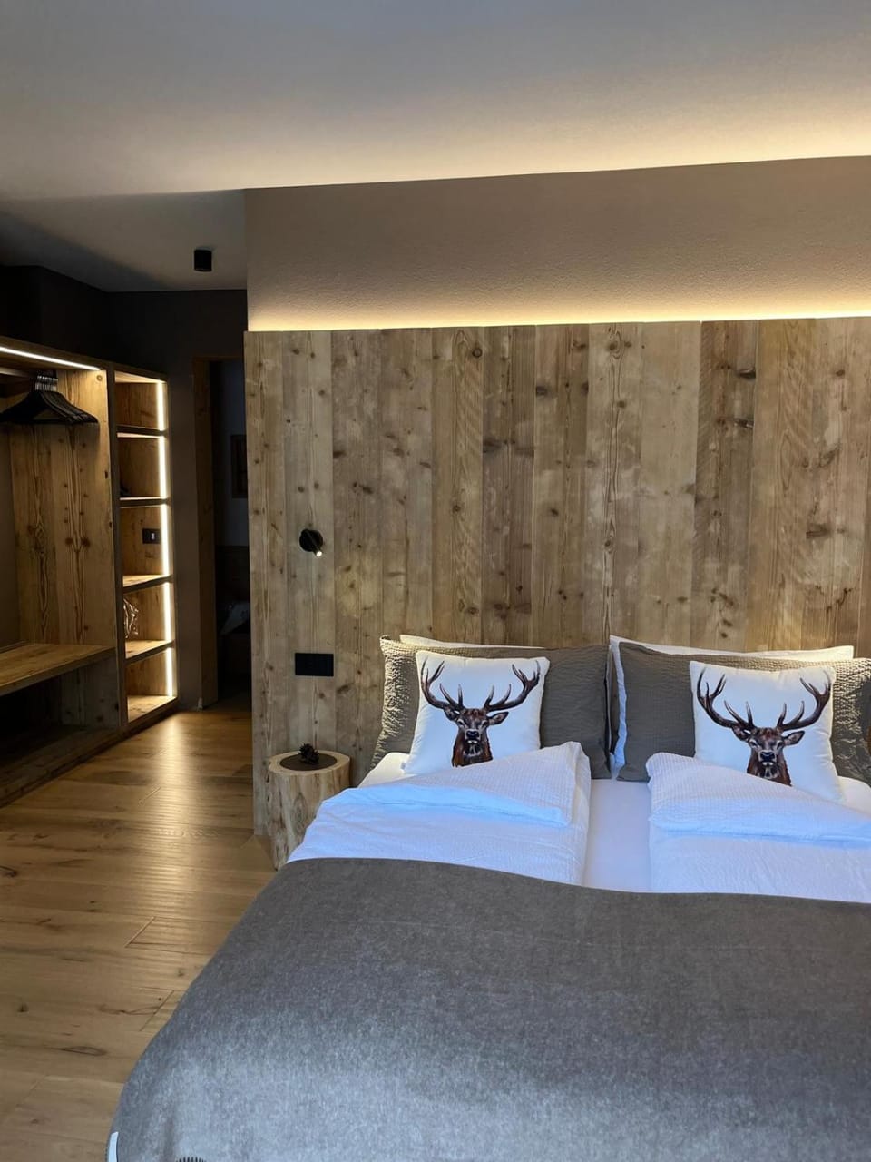 Bed, Photo of the whole room, Bedroom, wardrobe
