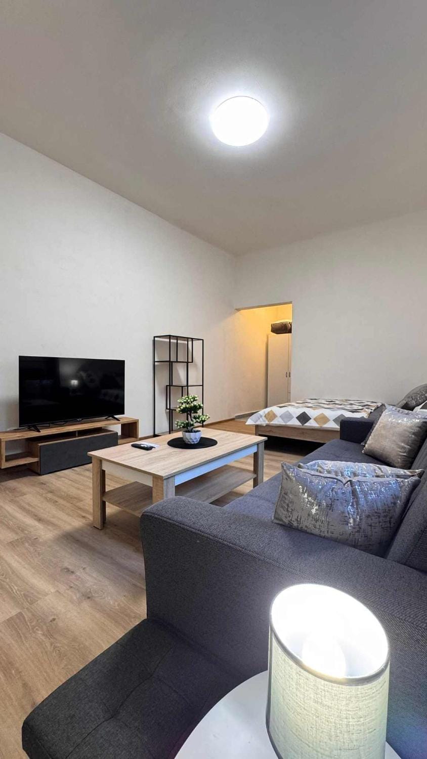 TV and multimedia, Seating area, Evening entertainment