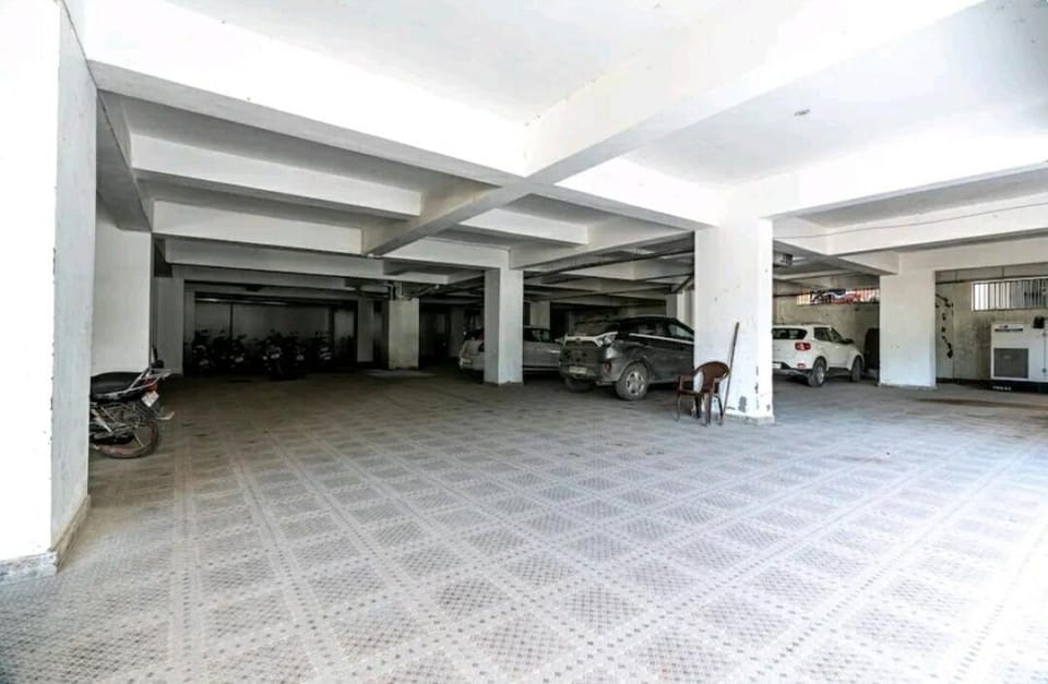 Budget friendly Modern 1BHK Flat Lift Parking Kitchen Nr Laxman Jhulla and Beach Apartment in Rishikesh