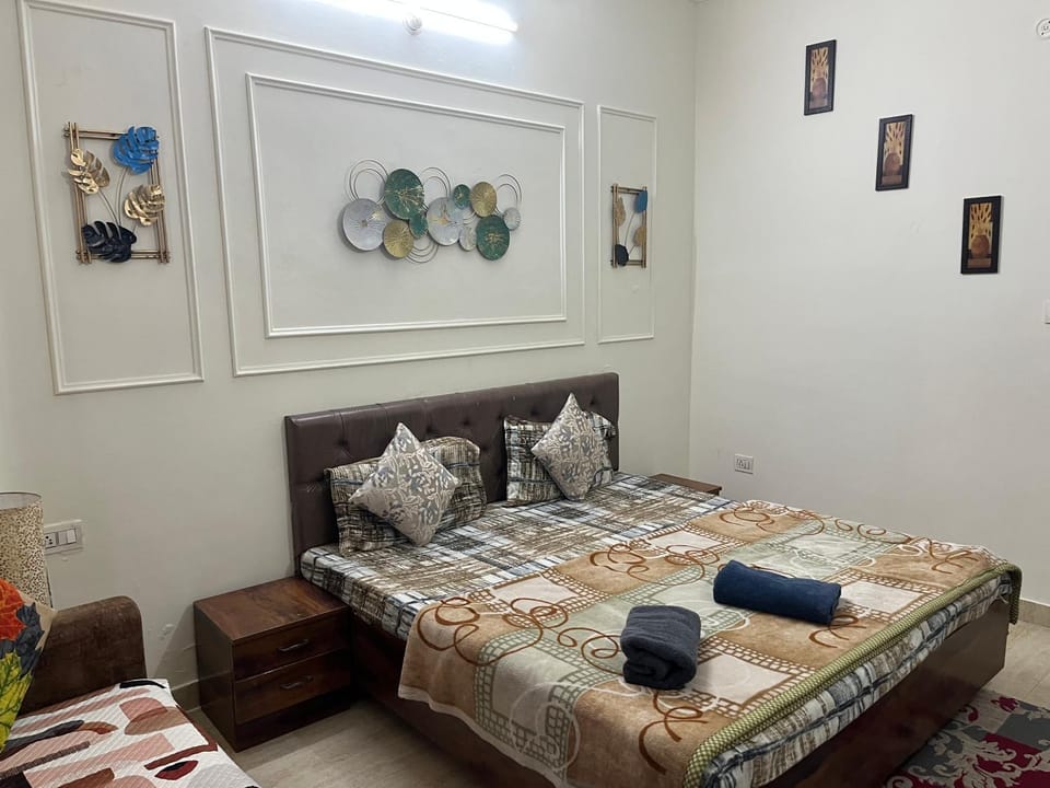 Budget friendly Modern 1BHK Flat Lift Parking Kitchen Nr Laxman Jhulla and Beach Apartment in Rishikesh