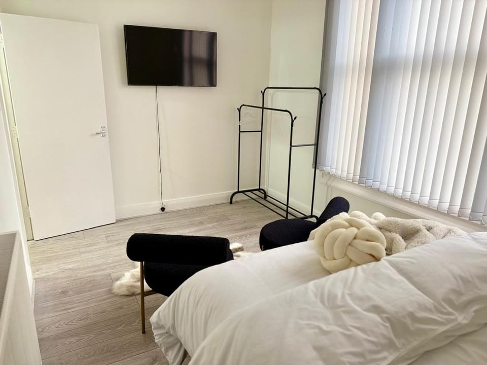 Edgbaston Retreat-Birmingham City Centre-Double Room in a shared two bedroom apartment Bed and Breakfast in Birmingham