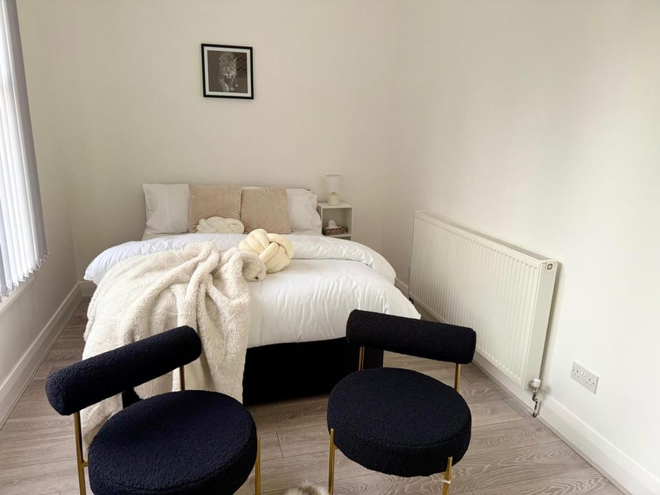 Edgbaston Retreat-Birmingham City Centre-Double Room in a shared two bedroom apartment Bed and Breakfast in Birmingham