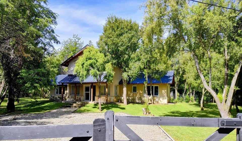 Casa del Bosque Lago Gutierrez House in San Carlos Bariloche
