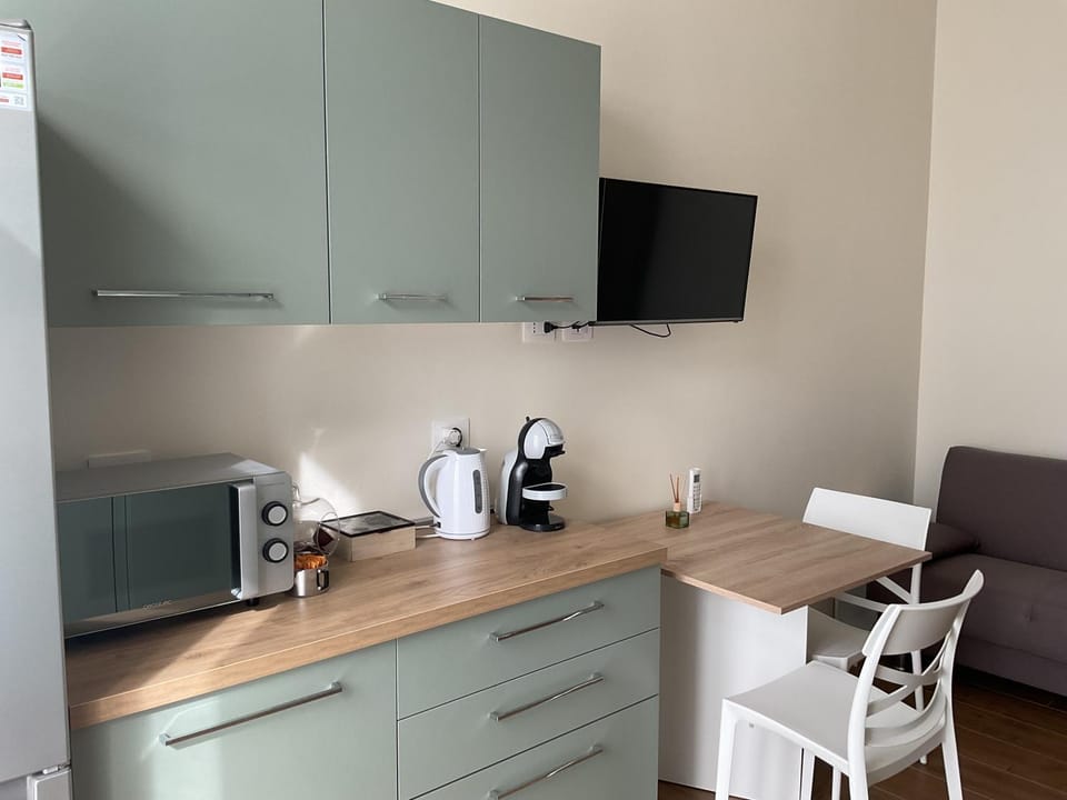 TV and multimedia, Coffee/tea facilities, Kitchen or kitchenette, Dining area, microwave