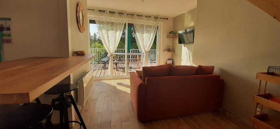 Patio, TV and multimedia, Living room, Seating area, Dining area, Garden view, internet, storage