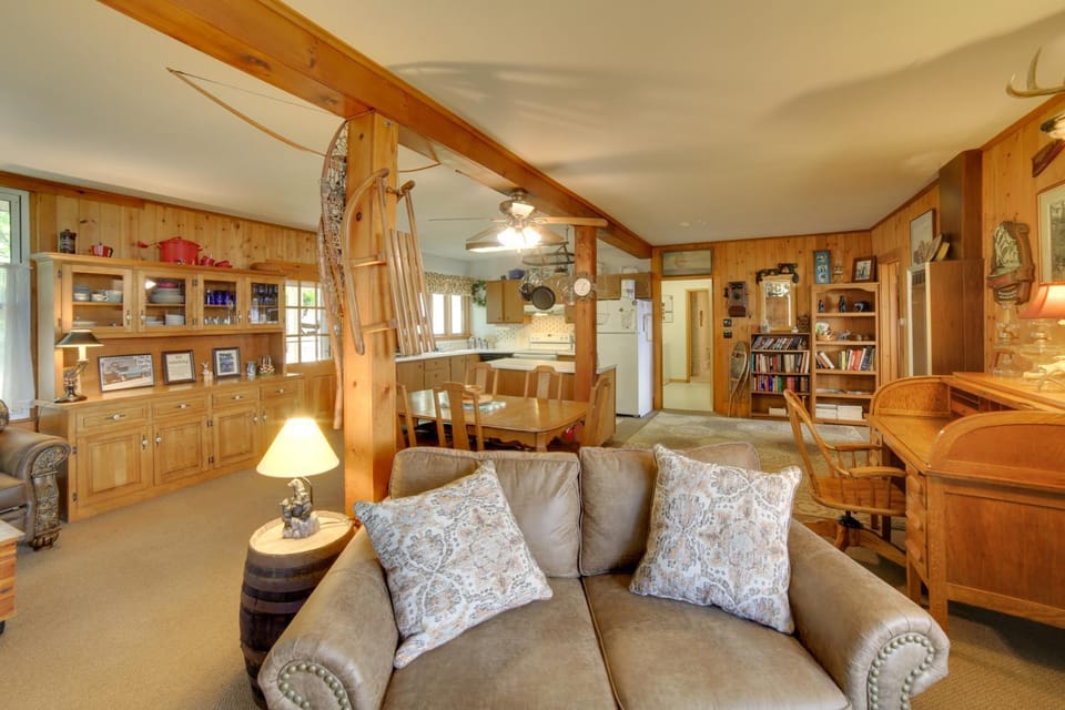 Private Sandy Beach: Lake Superior Group Retreat House in Big Bay
