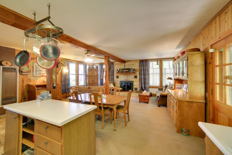 Private Sandy Beach: Lake Superior Group Retreat House in Big Bay
