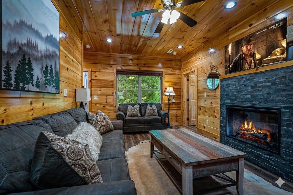 TV and multimedia, View (from property/room), Living room, Seating area, fireplace