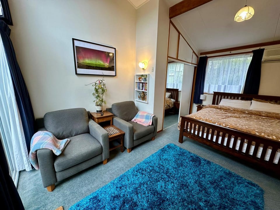 Bed, Living room