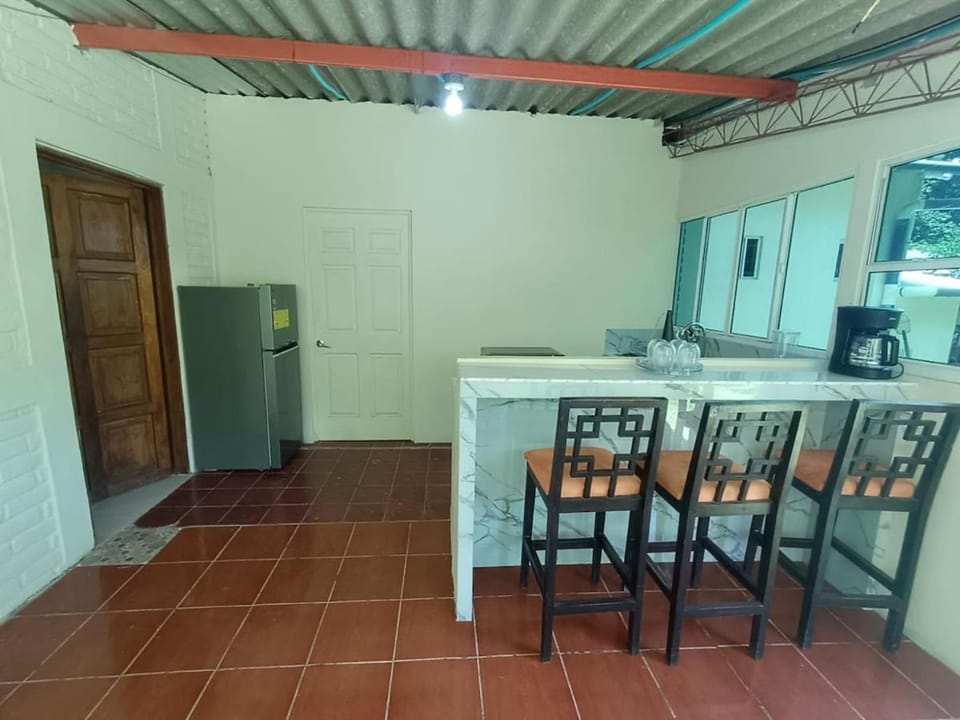 Kitchen or kitchenette, Dining area, oven