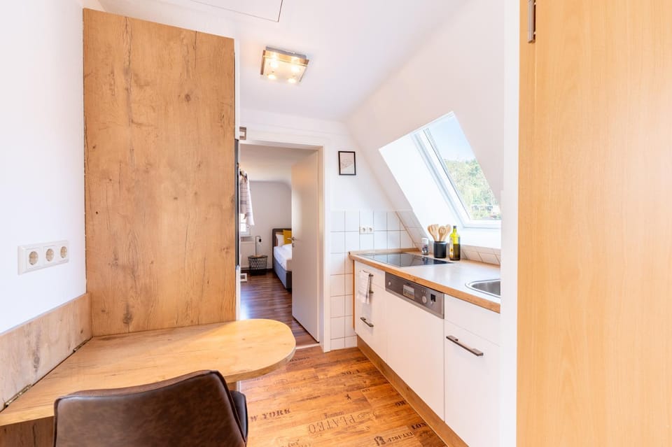 Facade/entrance, Kitchen or kitchenette, stove