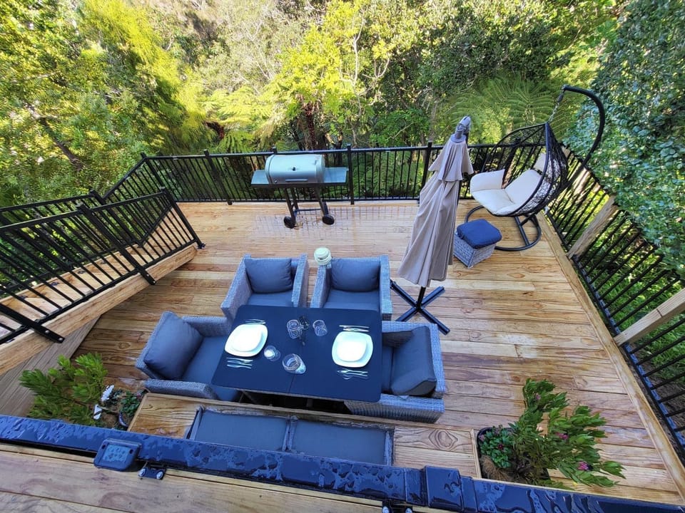 Patio Time on the Blue House Decks in Paihia Apartment in Paihia