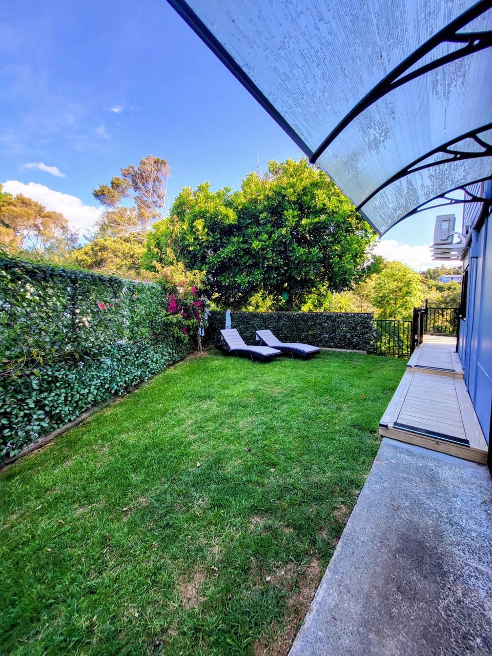 Patio Time on the Blue House Decks in Paihia Apartment in Paihia