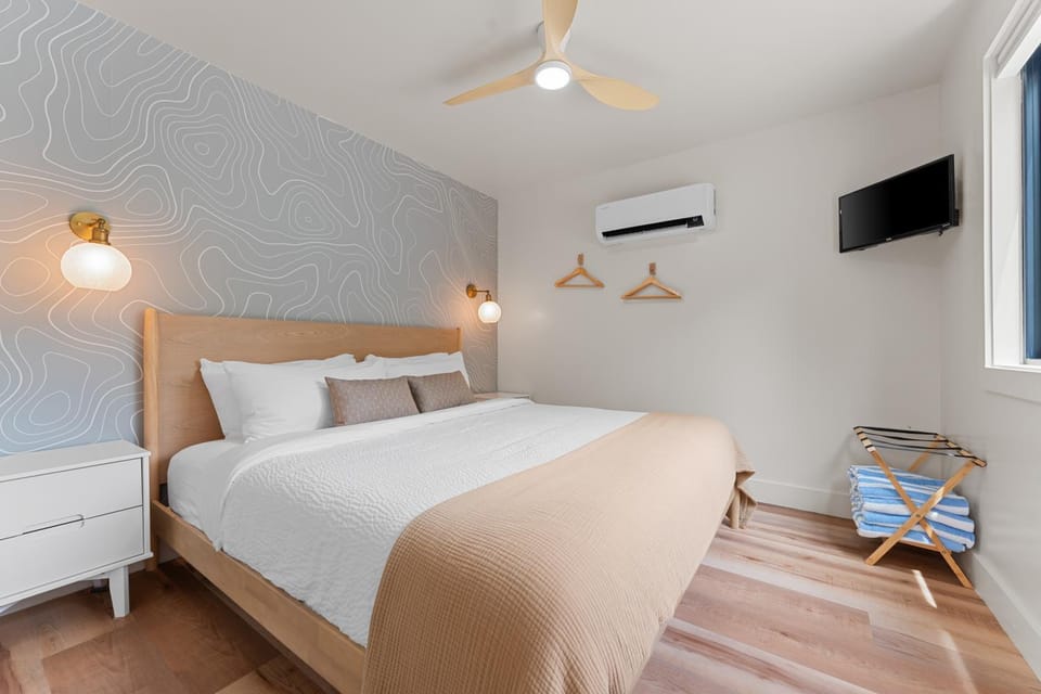 Bed, Photo of the whole room, Bedroom