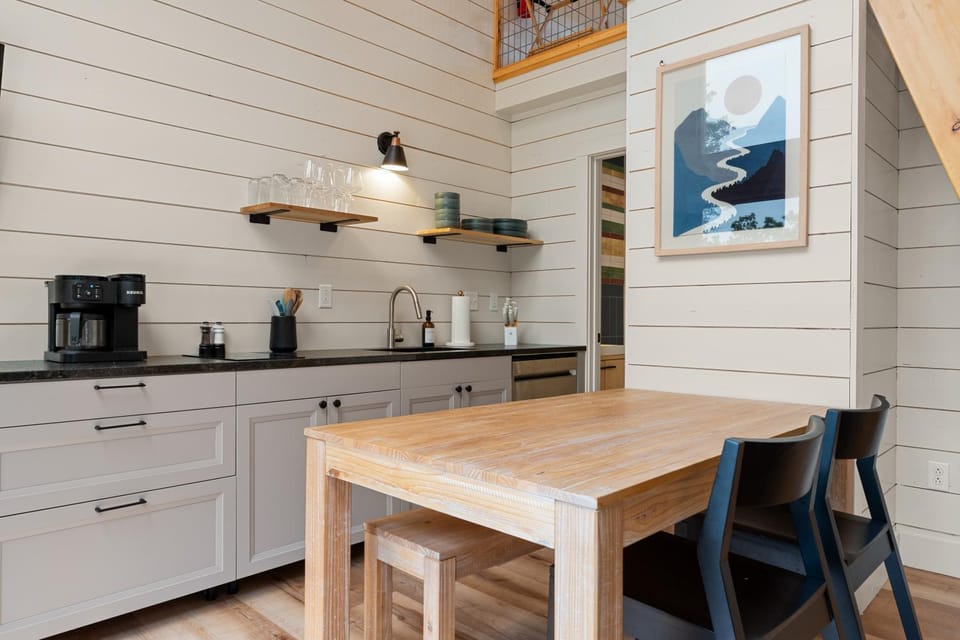 Coffee/tea facilities, Kitchen or kitchenette, Dining area, pet friendly