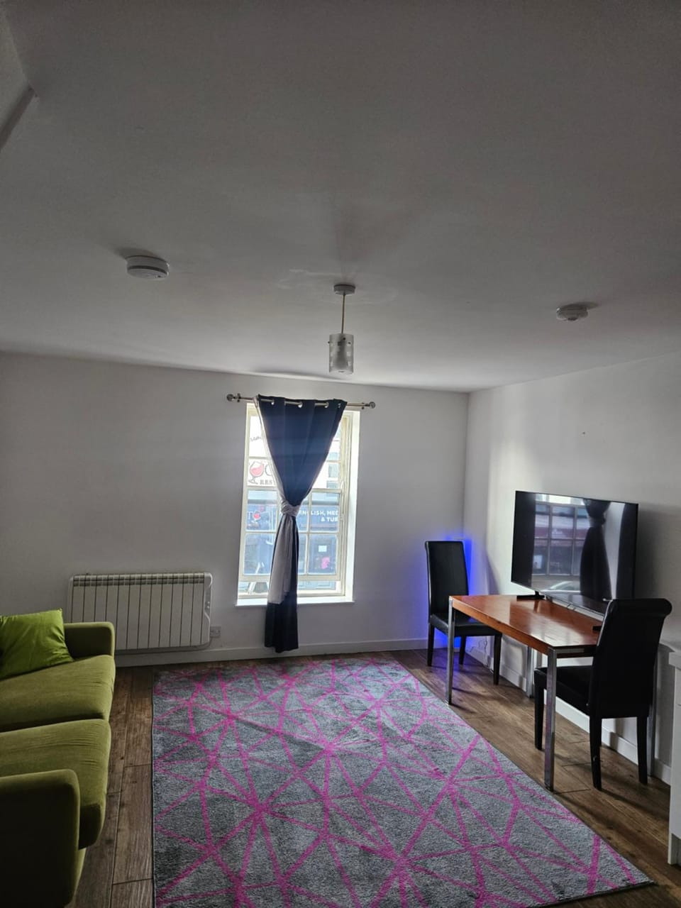 Communal lounge/ TV room, TV and multimedia, Coffee/tea facilities, Living room, Seating area, internet