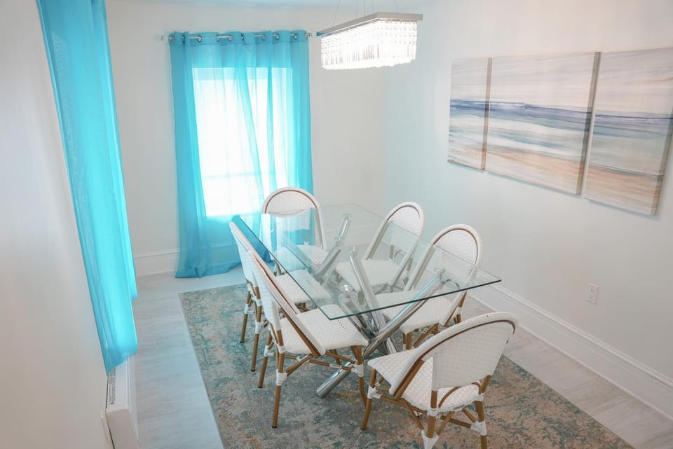 Seating area, Dining area, Dinner, Dinner