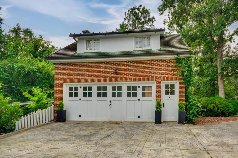 Walk to Main St: Historic High Point Carriage Home House in High Point