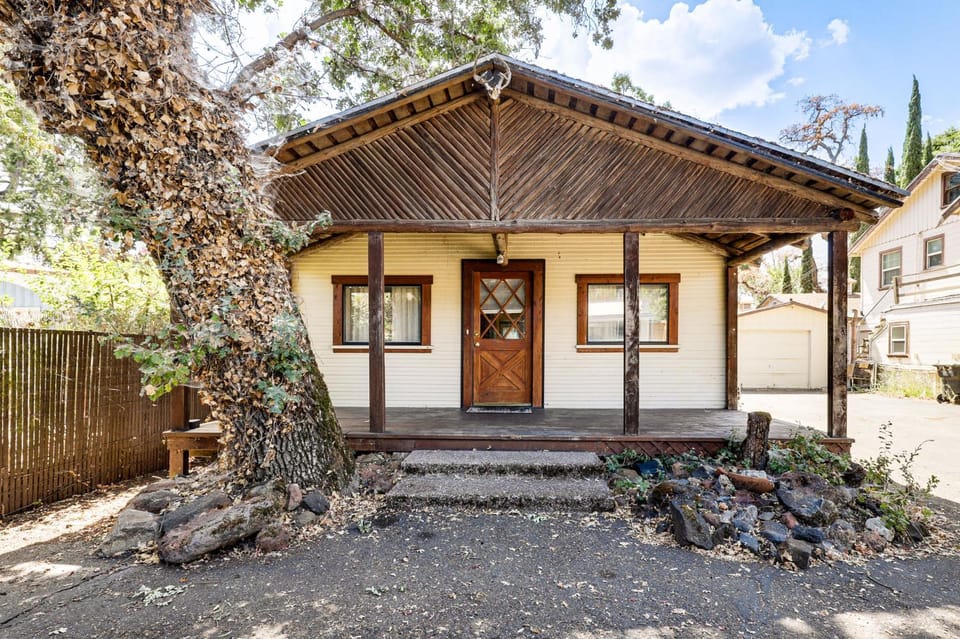 Watefront Getaway with Mtn Views and Dock in Clearlake House in Clear Lake