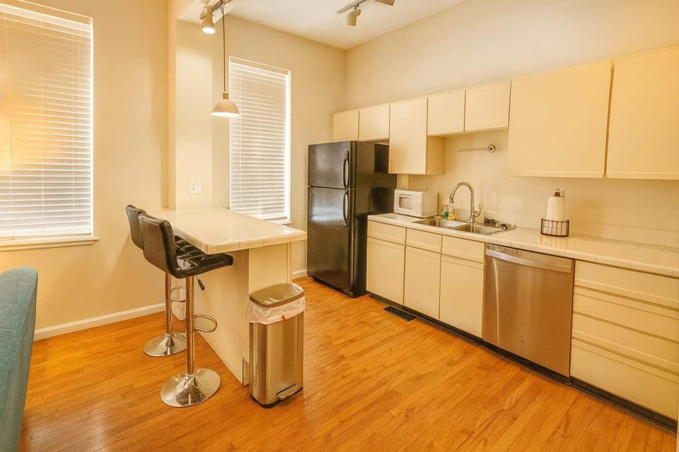 Kitchen or kitchenette, dishwasher, minibar, stove