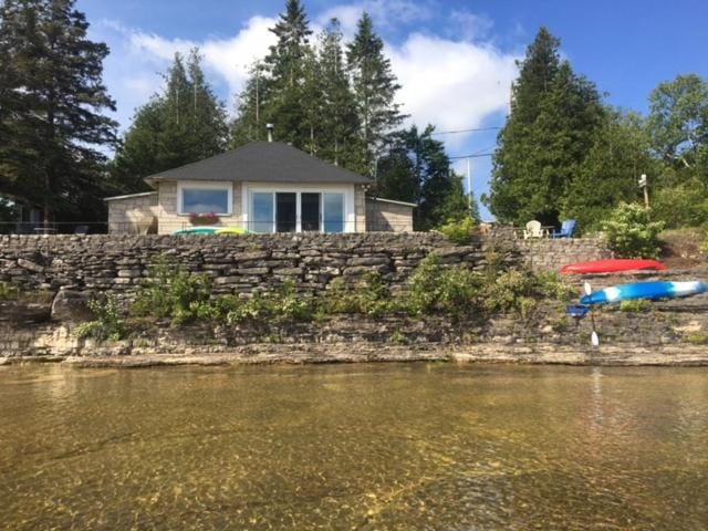 Seafari Stone Cottage - Georgian Bay House in Lion's Head