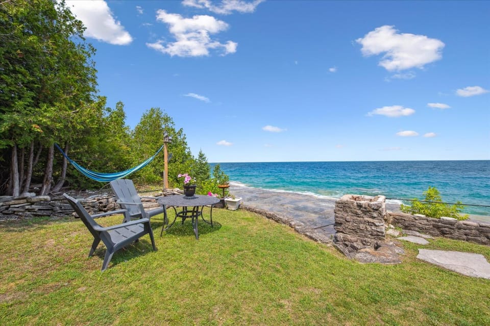 Seafari Stone Cottage - Georgian Bay House in Lion's Head