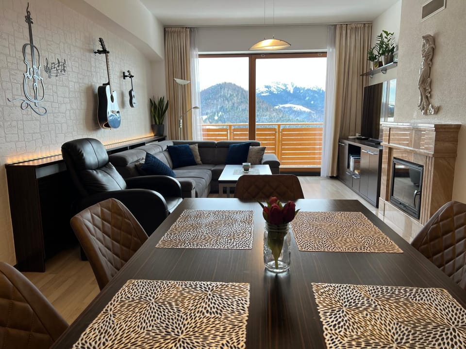 Natural landscape, Living room, Seating area, Dining area, Mountain view