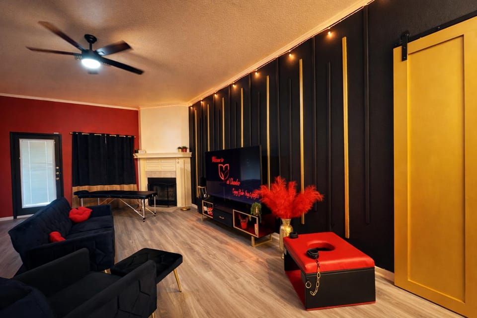 Red Chamber TX King Spa & Couples Retreat House in Killeen