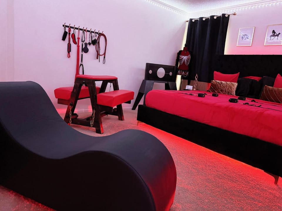 Red Chamber TX King Spa & Couples Retreat House in Killeen