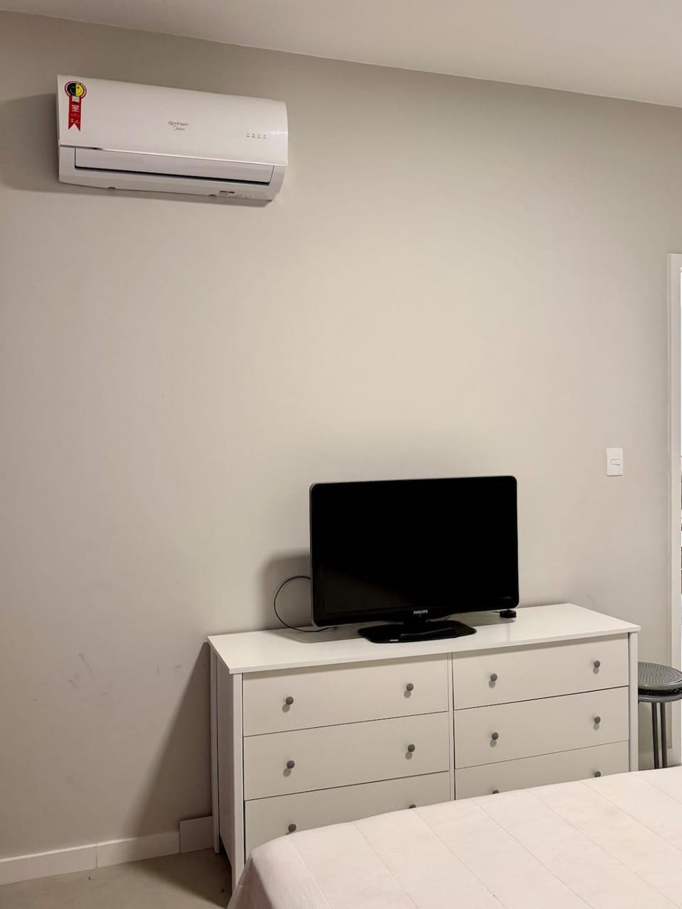 TV and multimedia, Photo of the whole room, Bedroom, air conditioner