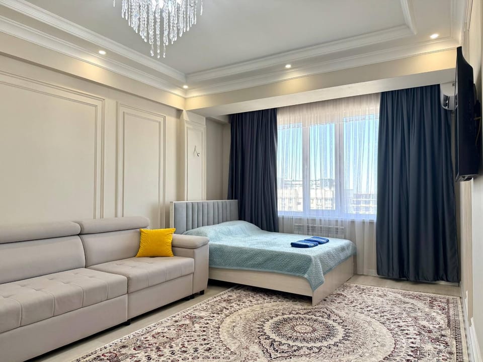 Bed, Living room, Photo of the whole room, Seating area, Bedroom