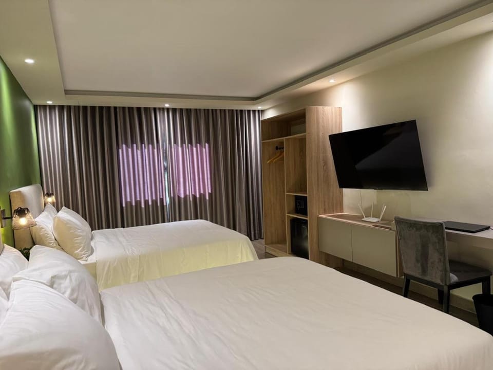 Bed, TV and multimedia, Bedroom