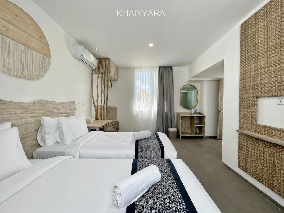 Bed, TV and multimedia, Photo of the whole room, Bedroom, towels