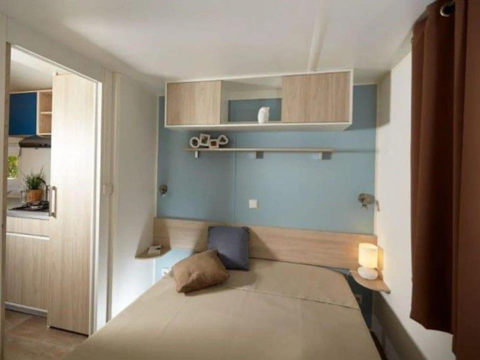 Mobil-home spacieux avec terrasse - 3 chambres - 6 personnes - API-1-52-452 Campground/ 
RV Resort in Pays de la Loire