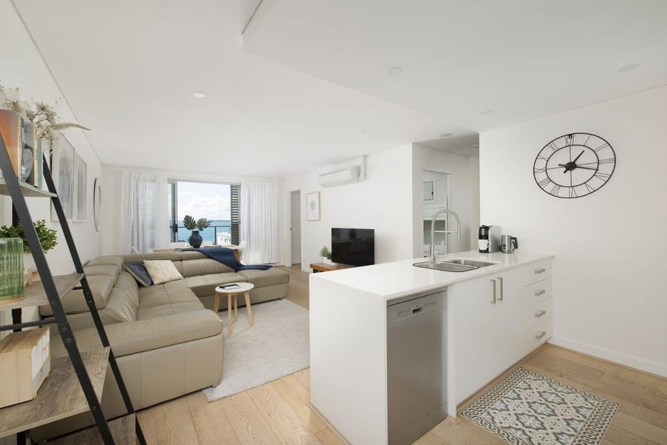 TV and multimedia, View (from property/room), Kitchen or kitchenette, Living room, dishwasher