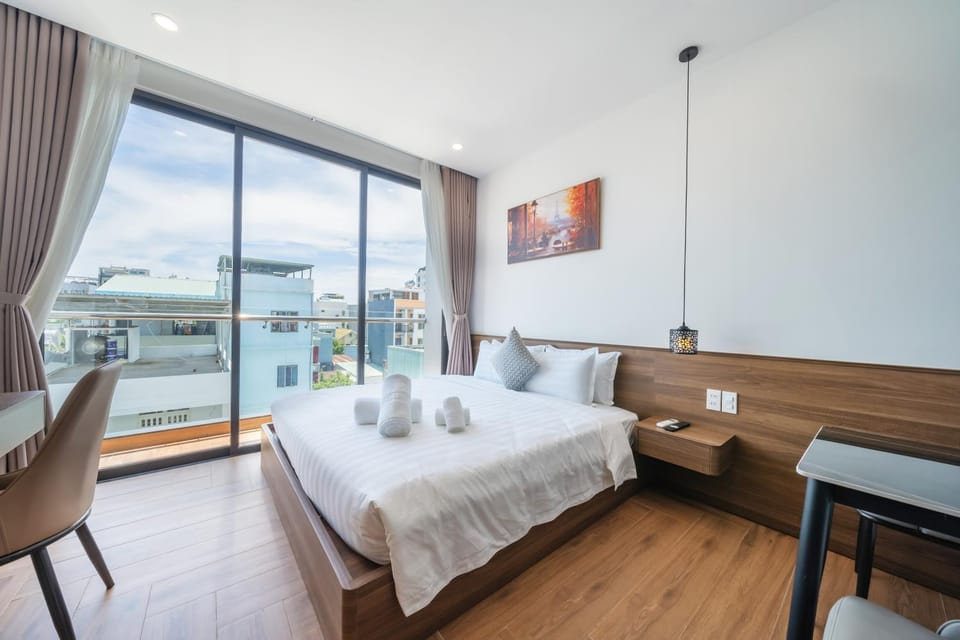 Bed, Natural landscape, View (from property/room), Balcony/Terrace, Photo of the whole room, Seating area, Bedroom, towels